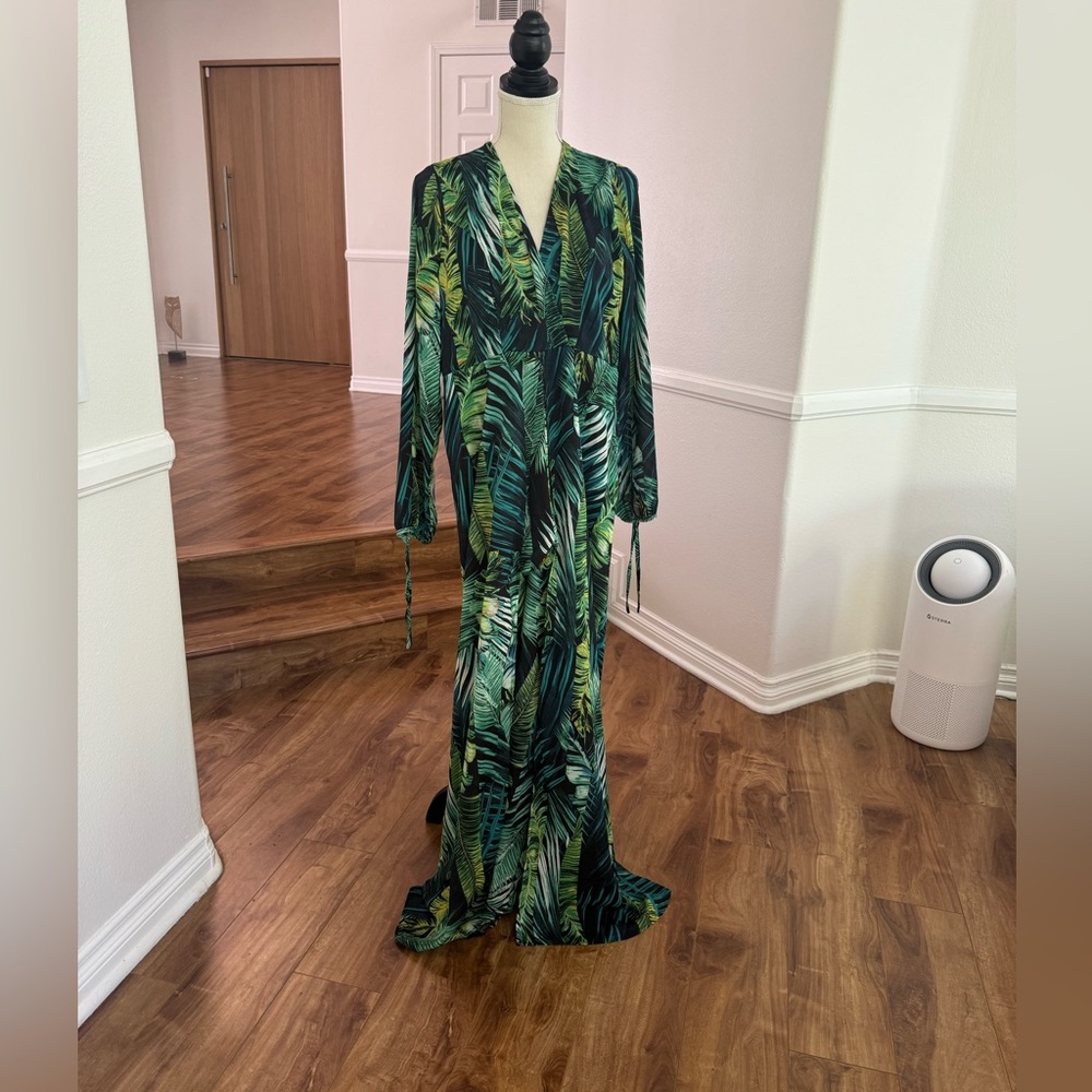 Tropical print dress. Open slit infront with shorts built in. Vivid colors